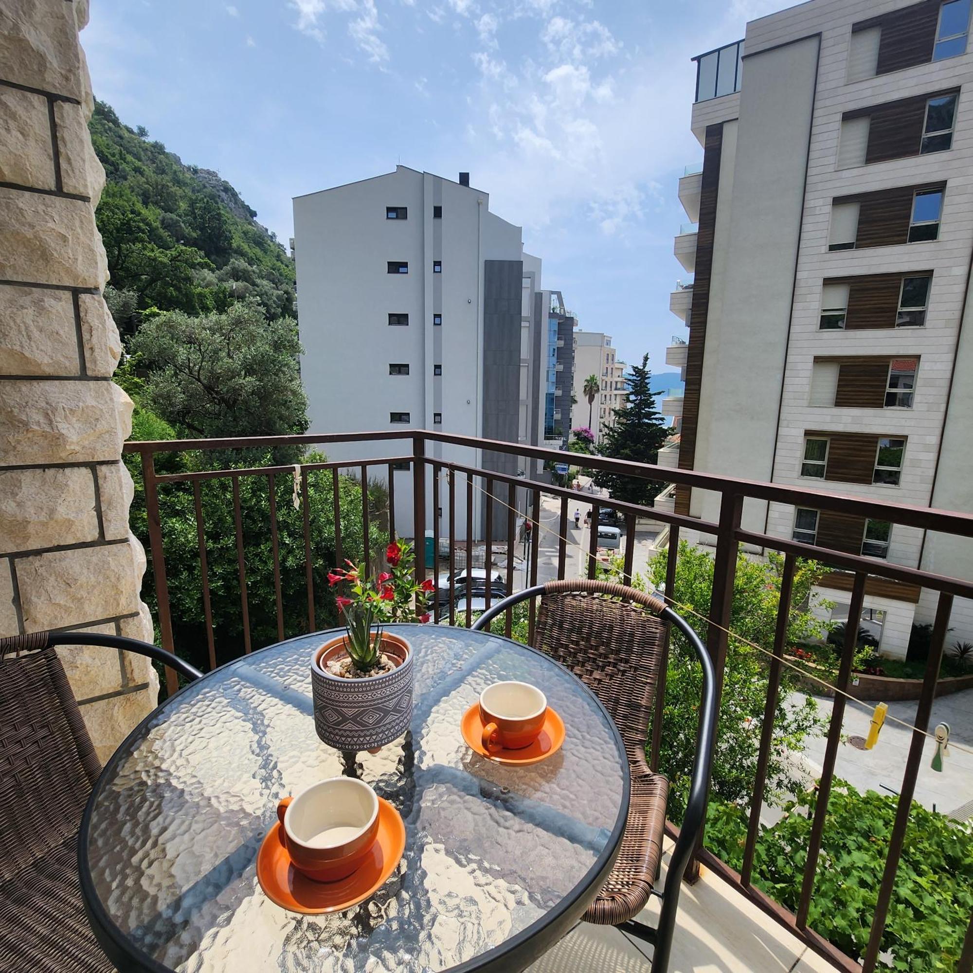 Bela Kuca Studio Apartments-Na Korak Do Mora-A Step To The Sea Rafailovici Exterior photo