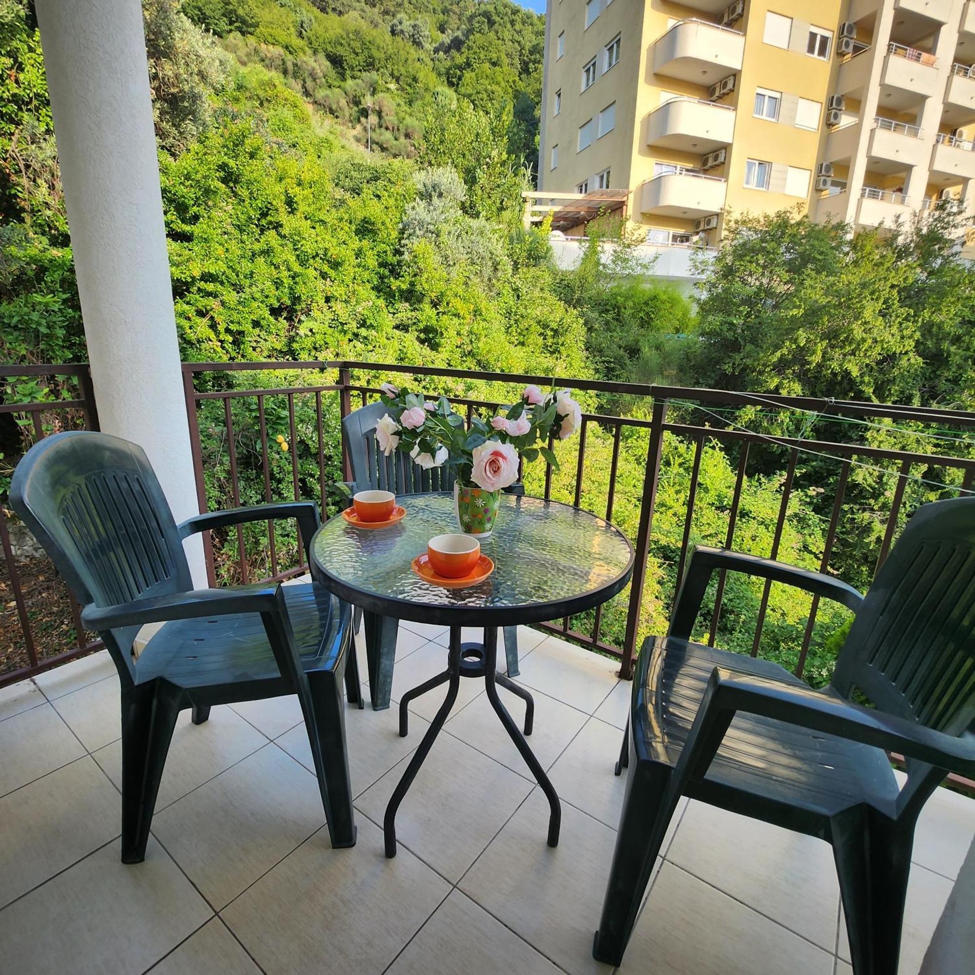 Bela Kuca Studio Apartments-Na Korak Do Mora-A Step To The Sea Rafailovici Exterior photo
