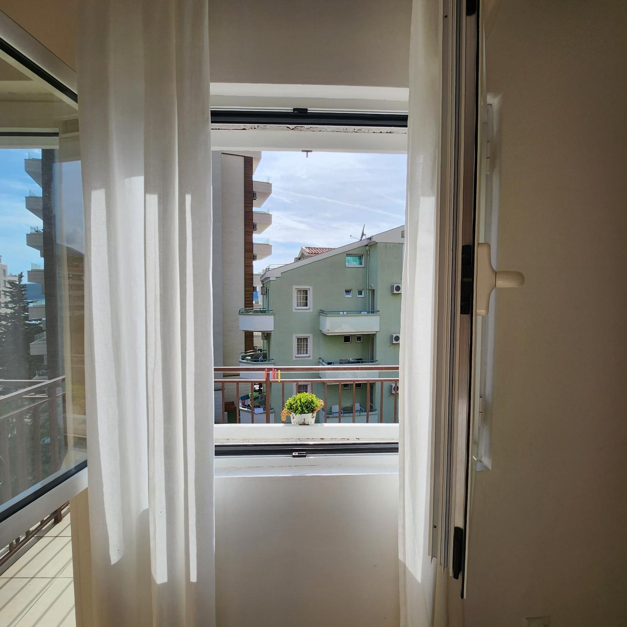 Bela Kuca Studio Apartments-Na Korak Do Mora-A Step To The Sea Rafailovici Exterior photo